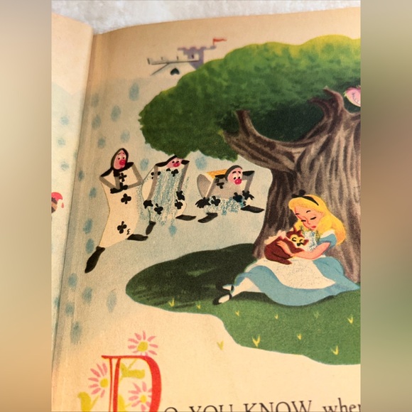A Little Golden Book - Alice In Wonderland Meets The White Rabbit 1951 - Picture 5 of 16